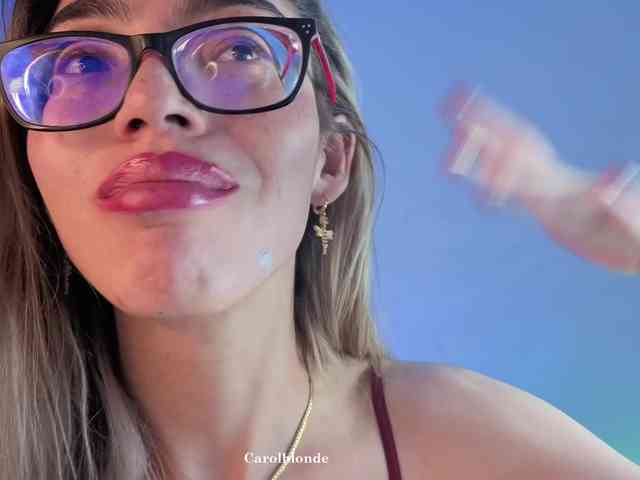Carolblonde webcam