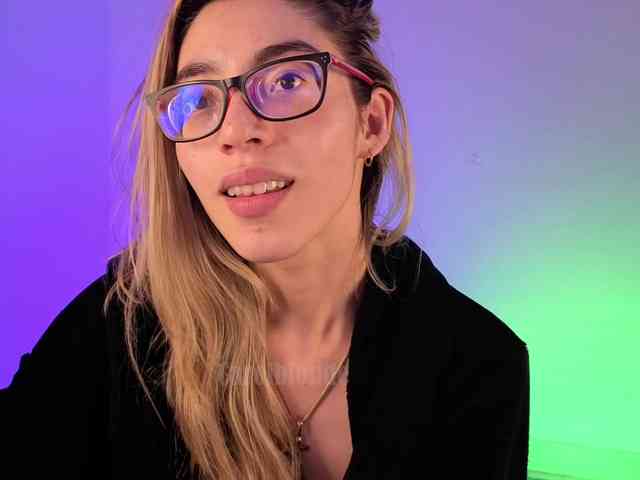 live cam to cam Charlotte-glasses