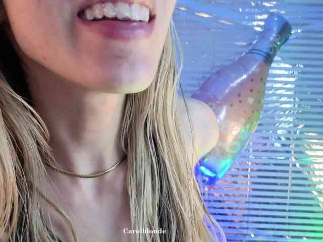 Carolblonde webcam