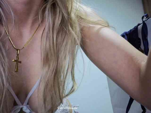 Carolblonde webcam