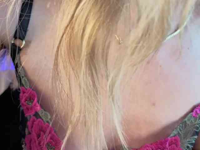 Carolblonde webcam