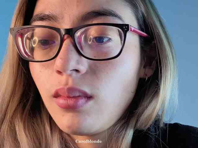 Carolblonde webcam