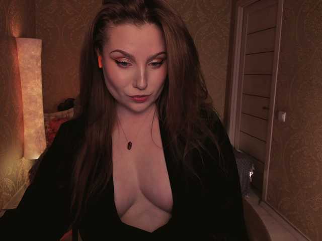 Esmeerrr's BongaCams show and profile