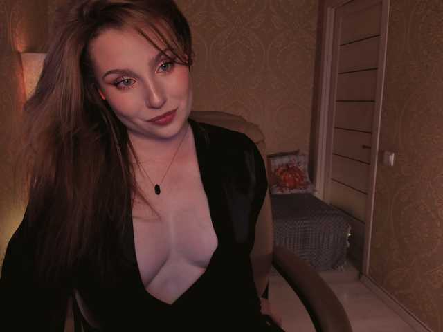 Esmeerrr's BongaCams show and profile