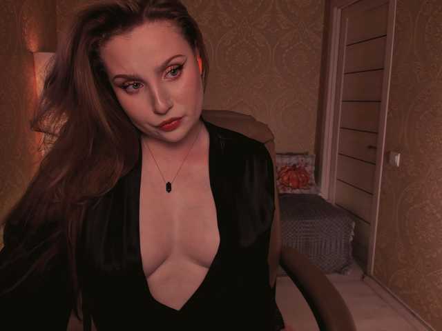 Esmeerrr's BongaCams show and profile