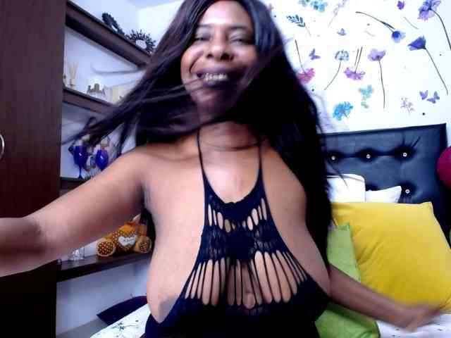 Corrinahot webcam