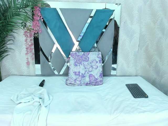 ArianaDiosa's BongaCams show and profile