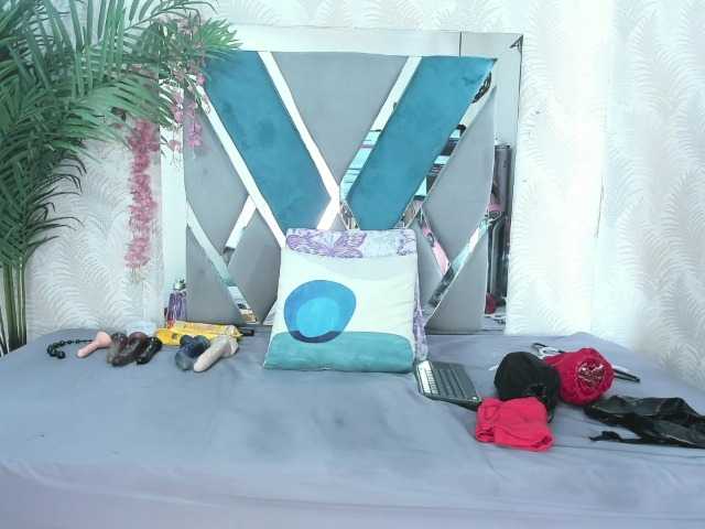 ArianaDiosa's BongaCams show and profile