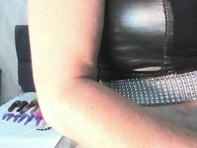 ArianaDiosa webcam