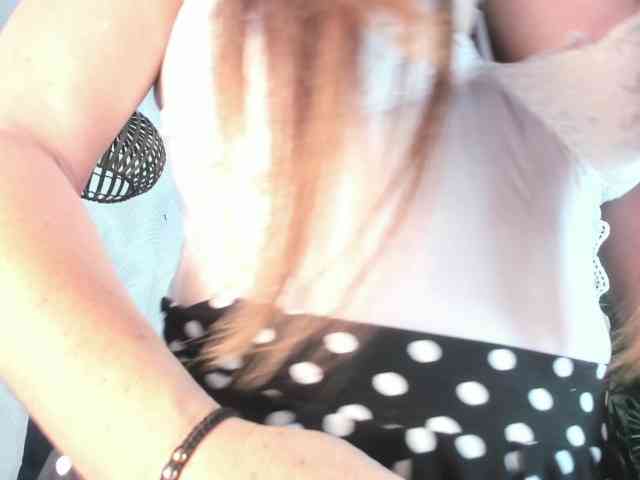 ArianaDiosa webcam