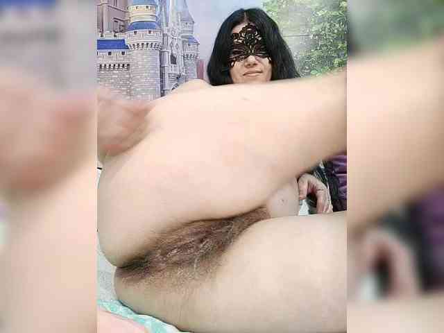 ZulfaMillers webcam