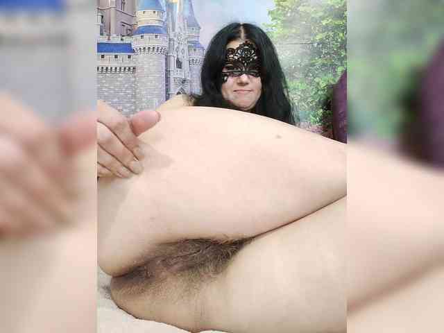 ZulfaMillers webcam