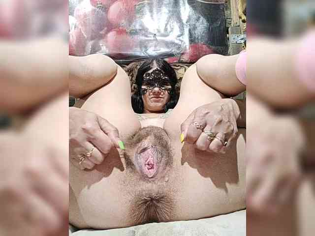 ZulfaMillers webcam