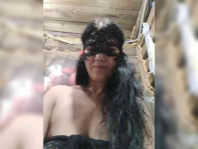 ZulfaMillers webcam