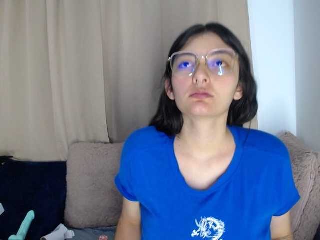 Lesliee22's BongaCams show and profile