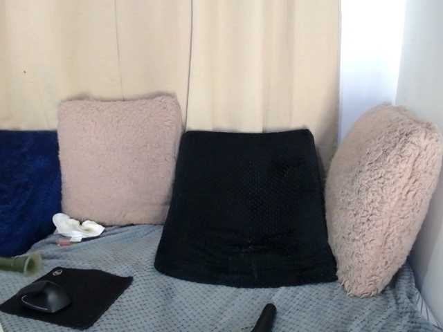 Lesliee22's BongaCams show and profile