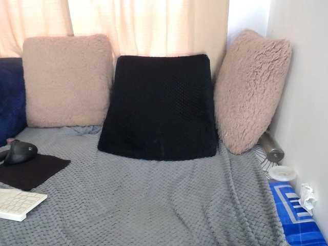 Lesliee22's BongaCams show and profile