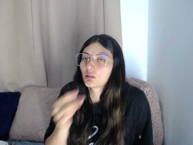 Lesliee22's BongaCams show and profile