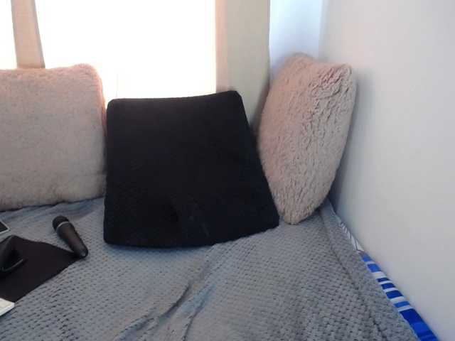 Lesliee22's BongaCams show and profile