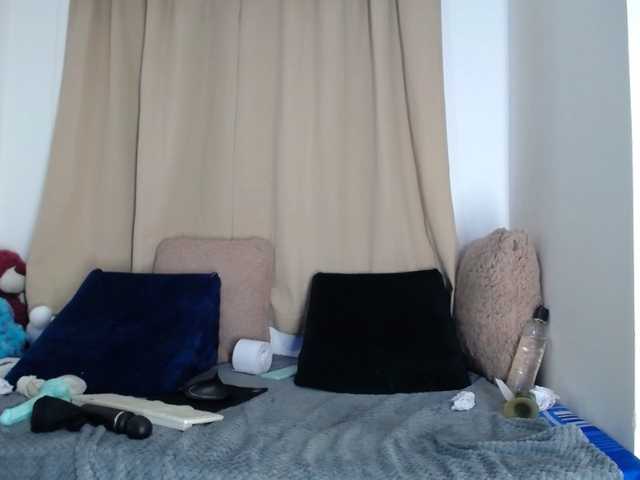 Lesliee22's BongaCams show and profile