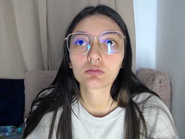 Lesliee22's BongaCams show and profile