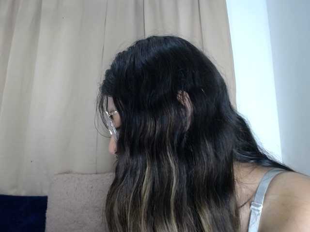 Lesliee22's BongaCams show and profile