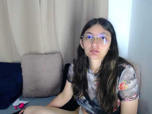 Lesliee22's BongaCams show and profile