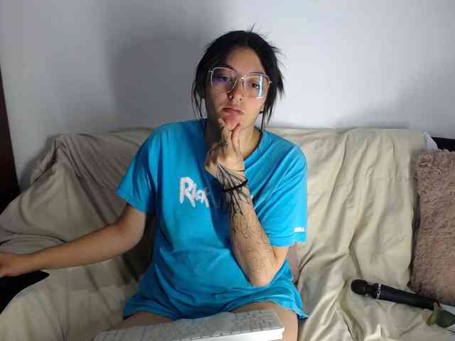 Lesliee22 webcam