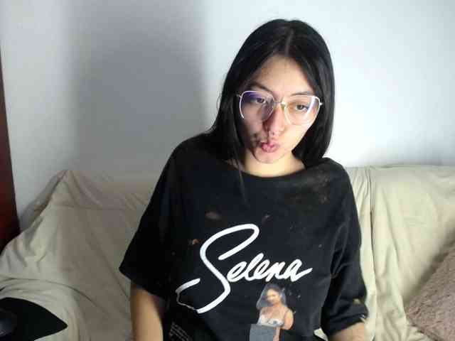 Lesliee22 webcam