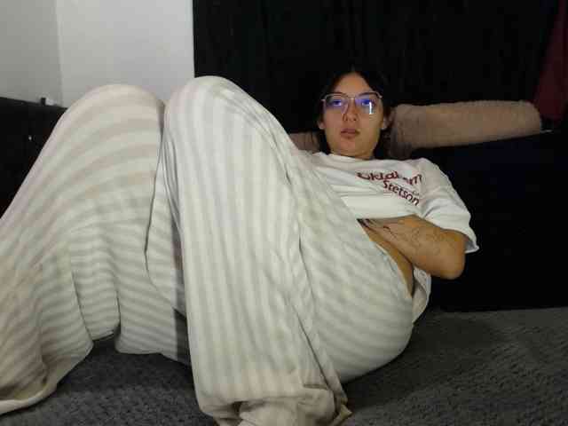 Lesliee22 webcam