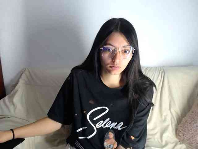Lesliee22 webcam