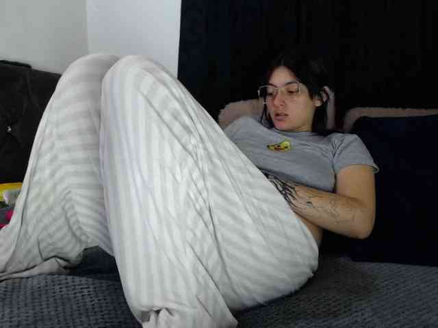 Lesliee22 webcam