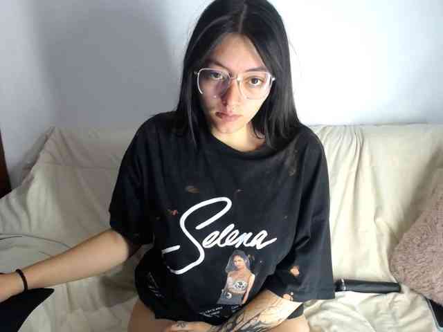 Lesliee22 webcam