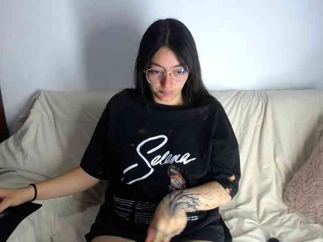 Lesliee22 webcam