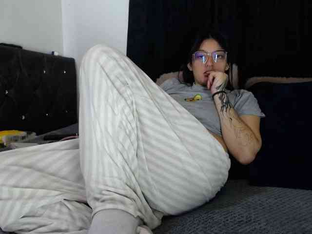 Lesliee22 webcam