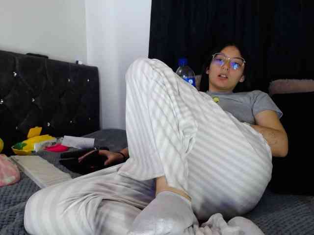 Lesliee22 webcam