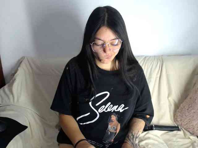 Lesliee22 webcam