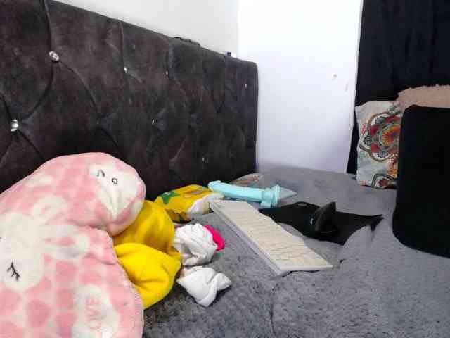 Lesliee22 webcam