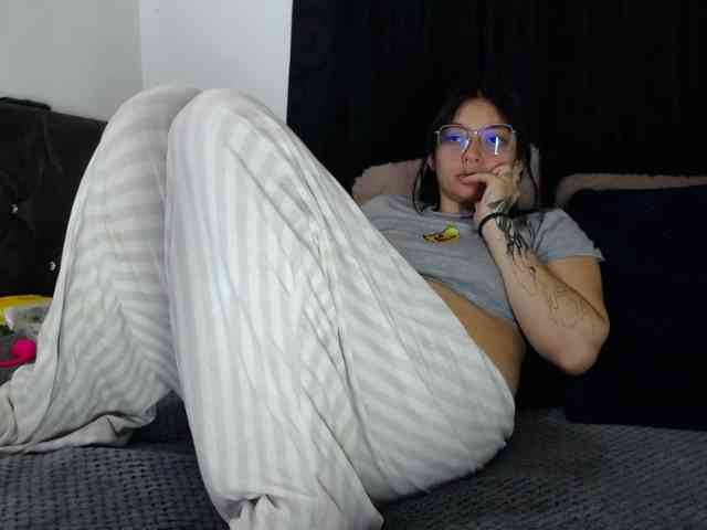 Lesliee22 webcam