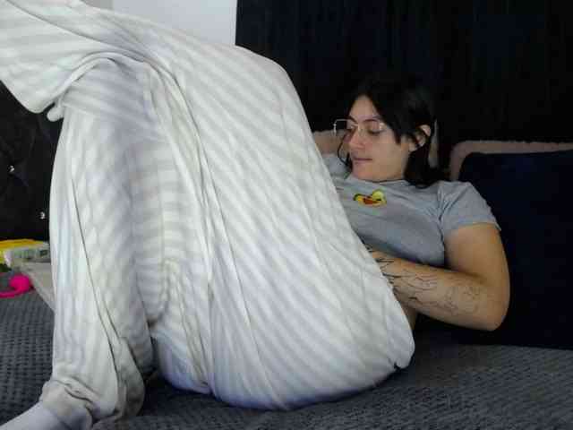 Lesliee22 webcam