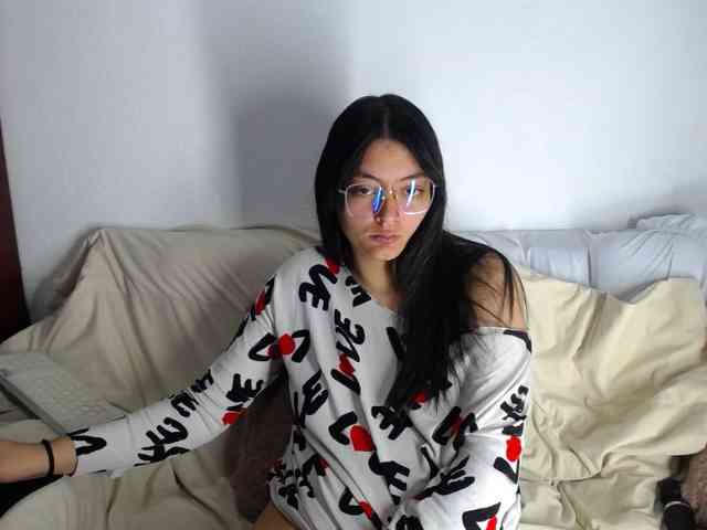 Lesliee22 webcam