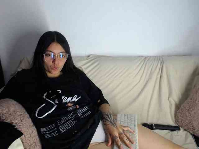 Lesliee22 webcam