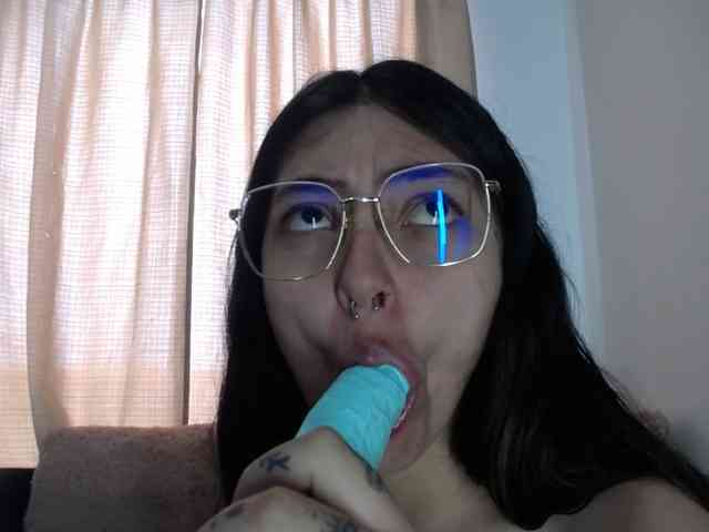 Lesliee22 Live Webcam on BongaCams