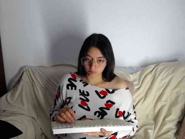 Lesliee22 webcam