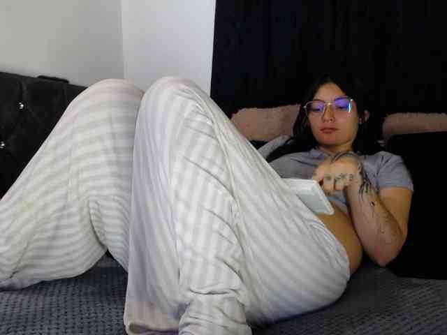 Lesliee22 webcam