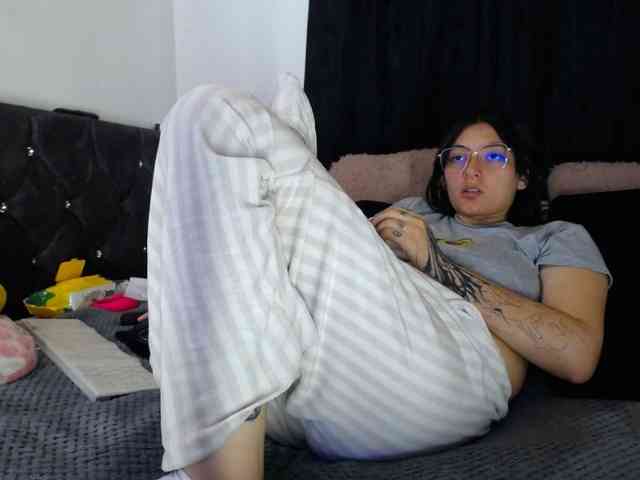 Lesliee22 webcam
