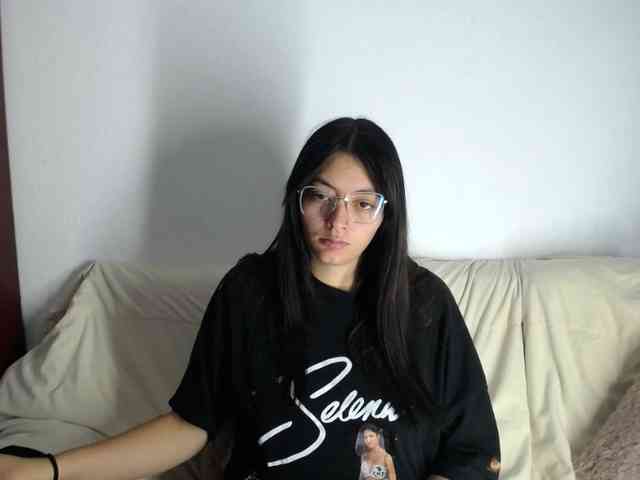 Lesliee22 webcam