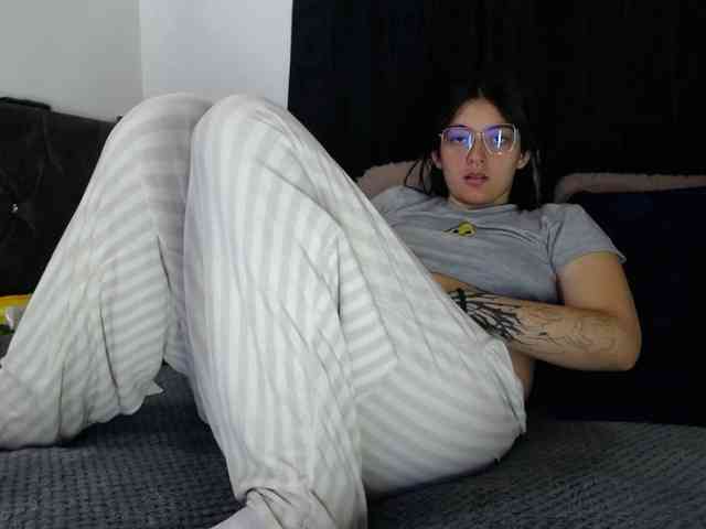 Lesliee22 webcam
