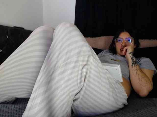 Lesliee22 webcam