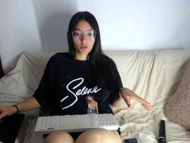 Lesliee22 webcam